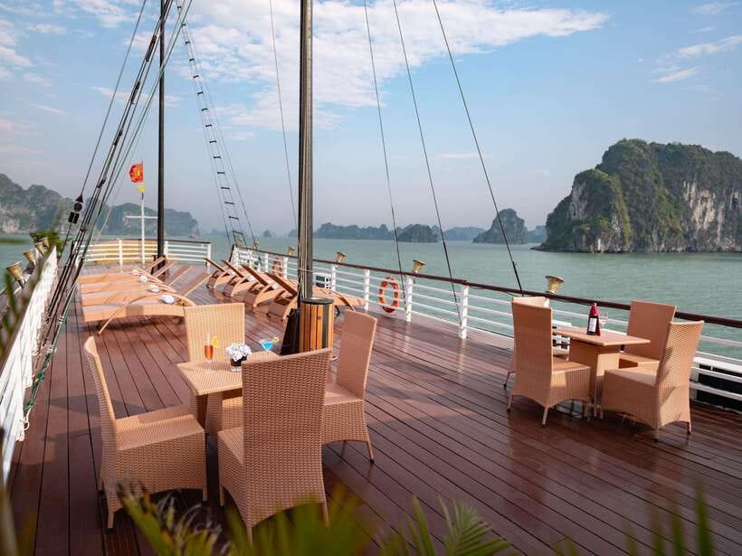 Hanoi: Ha Long & Bai Tu Long Bay 1 or 2-Day Cruise - The cave and island stops: what you should expect