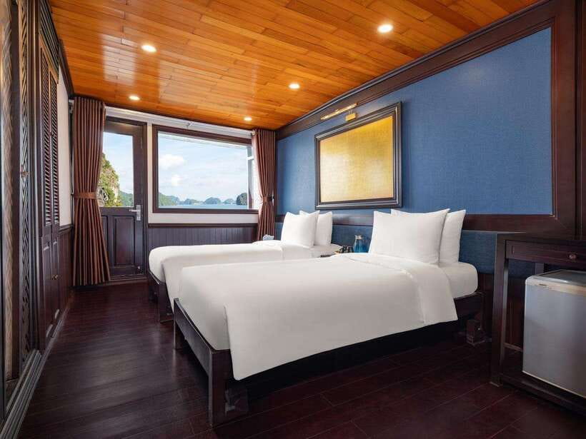 Hanoi: Ha Long & Bai Tu Long Bay 1 or 2-Day Cruise - Food, drinks, and the sunset party vibe