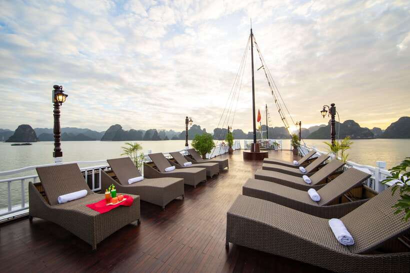 Hanoi: Ha Long Bay 2-Day 1-Night Tour by 4-star Luxury Junk - Evening on Board: Cooking Class, Seafood Dinner, and Optional Squid Fishing