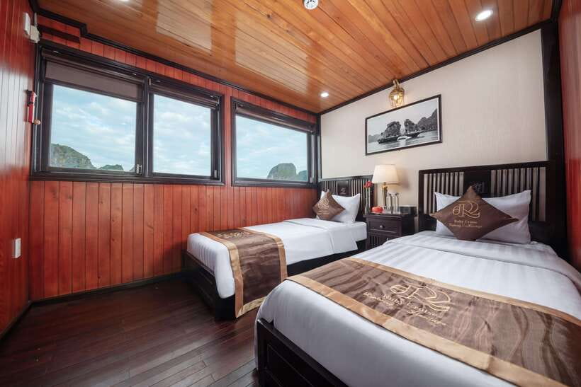 Hanoi: Ha Long Bay 2-Day 1-Night Tour by 4-star Luxury Junk - Day 2: Surprising Cave (Sửng Sốt) and the Famous Island Passes