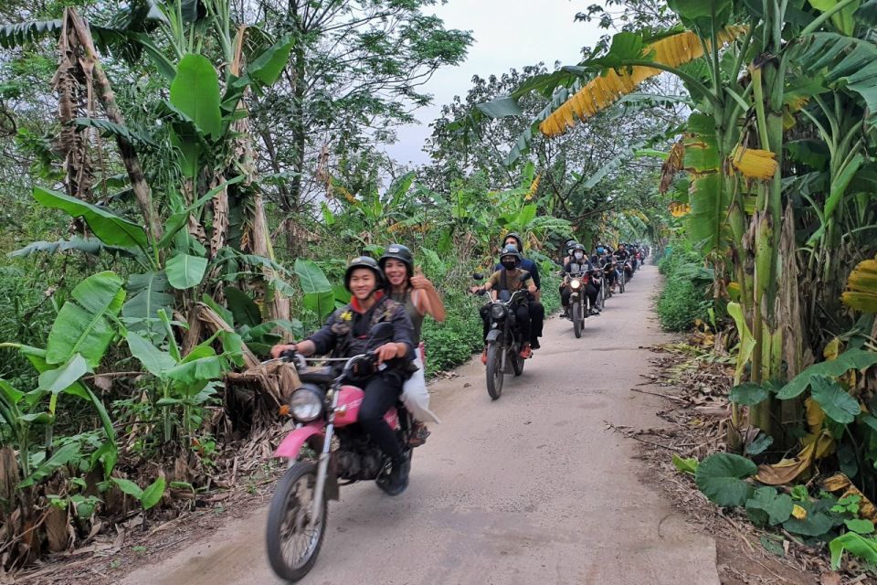 Hanoi: Half-Day Guided City Tour on Vintage Minsk Motorbike - Chợ Trời flea market: photo time, guided browsing, and local browsing energy