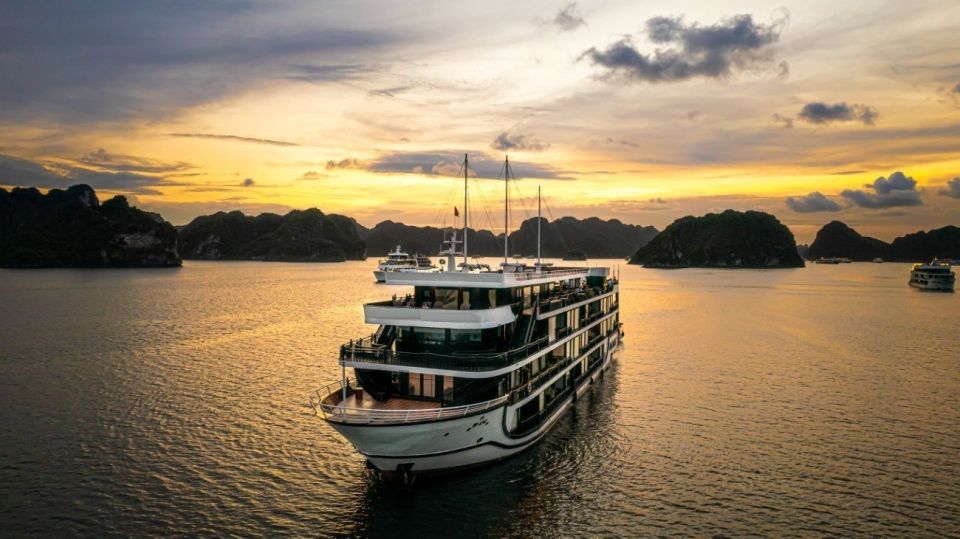 Hanoi: Halong Bay 2-Day 5-Star Balcony Cruise & Bathtub - Brunch, check-out, and getting back to Hanoi