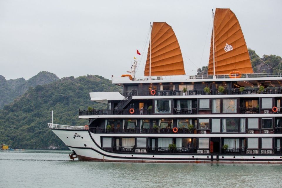Hanoi: Halong Bay 2-Day 5-Star Balcony Cruise & Bathtub - Cat Ba option: Trung Trang Cave may be part of your route