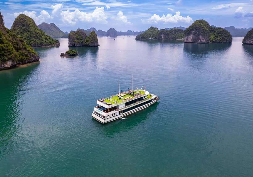 Hanoi: Halong Bay Cruise, Amazing Cave, Titov Island & Kayak - Quick hits before you go