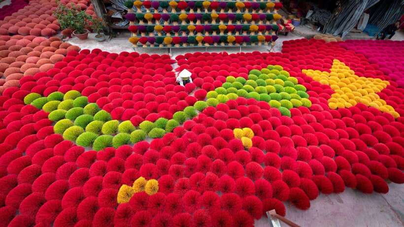 Hanoi: Highlights, Incense Village, Hat Crafting Guided Tour - Tran Quoc Pagoda: your first taste of Hanoi by water