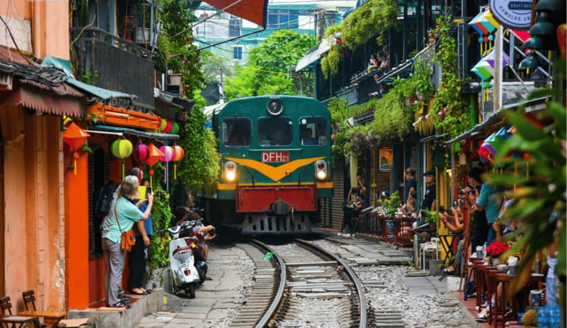 Hanoi: Highlights, Incense Village, Hat Crafting Guided Tour - Temple of Literature: Vietnam’s first university, plus the right amount of time