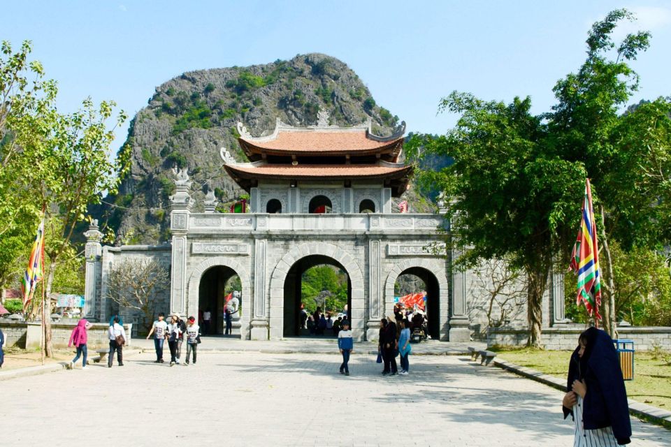 Hanoi: Hoa Lu, Trang An, and Mua Cave Full-Day Trip - Trang An UNESCO boat ride: limestone karsts from water level
