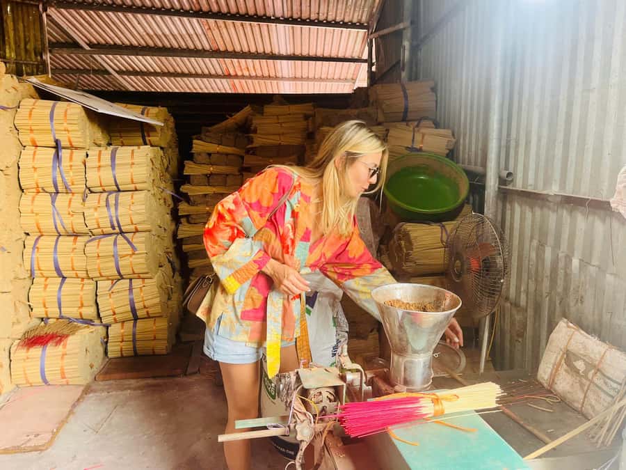 Hanoi: Incense Village, Conical Hat, & City Highlights Tour - Conical Hat Village and Incense Village: the hands-on core