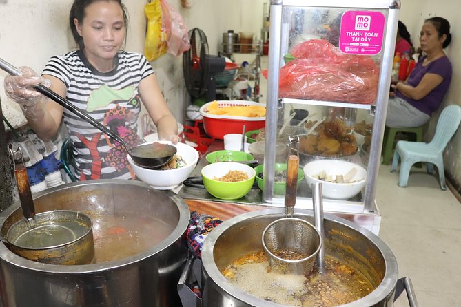 HANOI INCREDIBLE STREET FOODIE TOUR (Enjoy traditional Cuisine as the local) - Guides Make the Difference: What to Look For During Your Tour