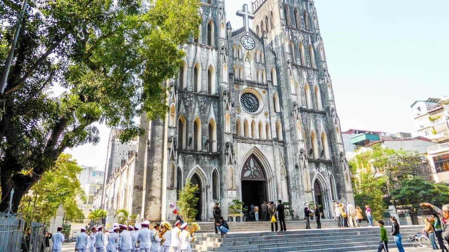 Hanoi: Instagram-Worthy Tour of City’s Most Scenic Spots - West Lake and Tran Quoc Pagoda: A Calmer Backdrop for Strong Photos