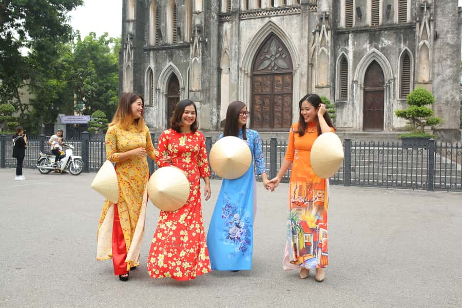 Hanoi: Instagram-Worthy Tour of City’s Most Scenic Spots - Opera House, August Revolution Square, and Sword Lake’s Mirror Views