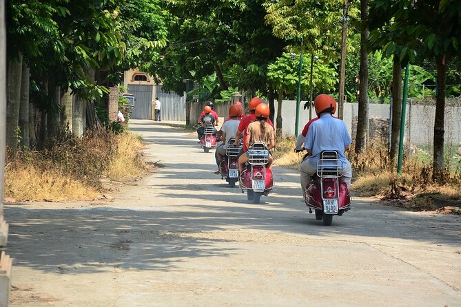 Hanoi Jeep Food Tour Led By Women - Hồ Trúc Bạch Dinner: Where the Night Food Turns Into a Real End-Meal