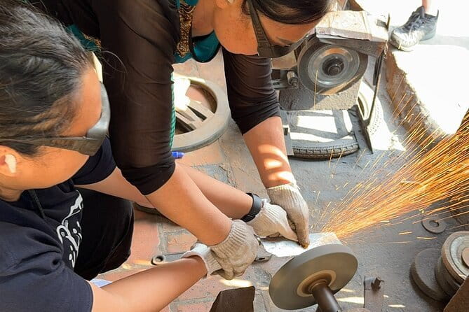 Hanoi Knife-Making Class:Join the Legacy in Blacksmith's Workshop - Meeting the experts: what the guide role actually does