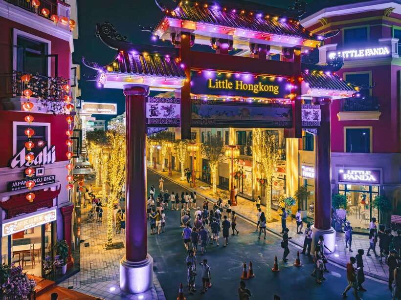 Hanoi: Mega Grand World with Bat Trang Pottery Village - Street circus parade and the Venice River stretch: the scenic break in the evening