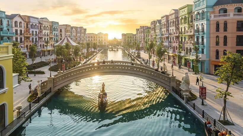 Hanoi: Mega Grand World with Bat Trang Pottery Village - The East-West bridge and the Mega Grand World walk: photo stops you can plan around