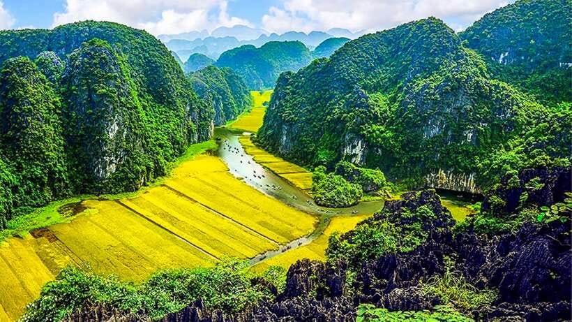 Hanoi/Ninh Binh: Tam Coc, Hoa Lu & Mua Caves Full-Day Trip - Getting to Ninh Binh from Hanoi with an air-conditioned bus