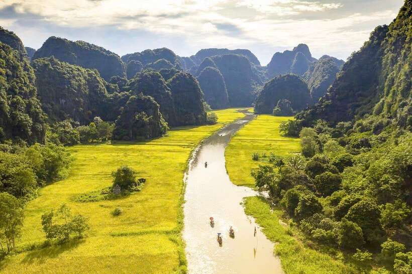 Hanoi: Ninh Binh, Tam Coc, Mua Cave & Hoa Lu with cycling - Tam Coc boat ride: the calm break that still feels scenic