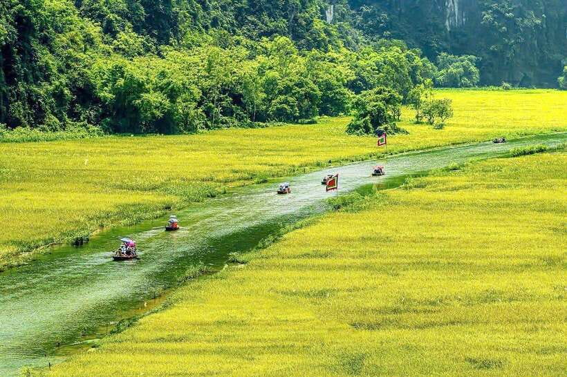Hanoi: Ninh Binh, Tam Coc, Mua Cave & Hoa Lu with cycling - A five-star buffet lunch with 30 dishes (and real vegetarian choices)