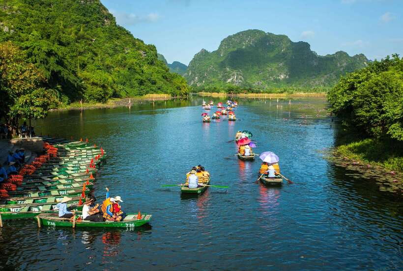 Hanoi: Ninh Binh, Trang An, Mua Cave and Bai Dinh Pagoda - Bai Dinh Pagoda: big complex, huge statues, and one add-on ticket