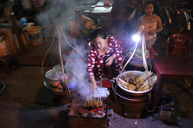 Hanoi Private Day Tour: Hidden Gems, Hoa Lo Prison, Train Street - Ho Chi Minh Mausoleum and Presidential Palace: Time Your Clothes and Your Expectations
