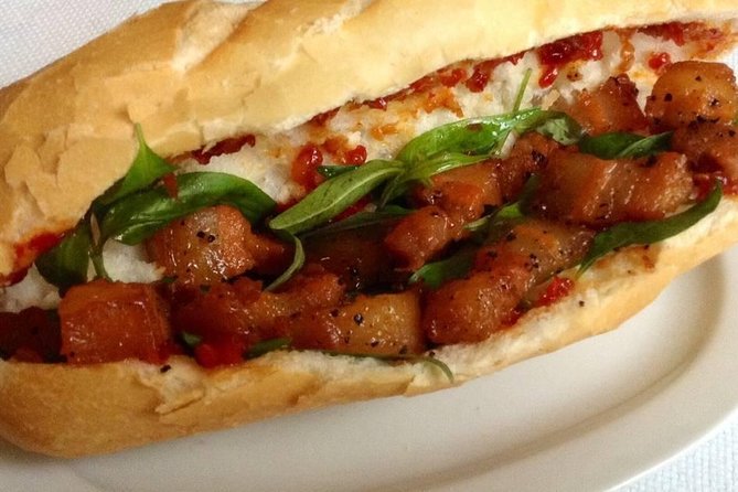 Hanoi Private Walking Tour: Street Food (HOT HOUR PROMOTING) - What makes the guides so important on this tour