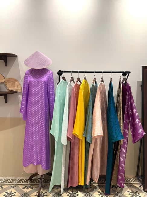 Hanoi: Rent a Traditional Ao Dai & Photo Walk in Old Quarter - The accessories that make your photos look Hanoi-ready