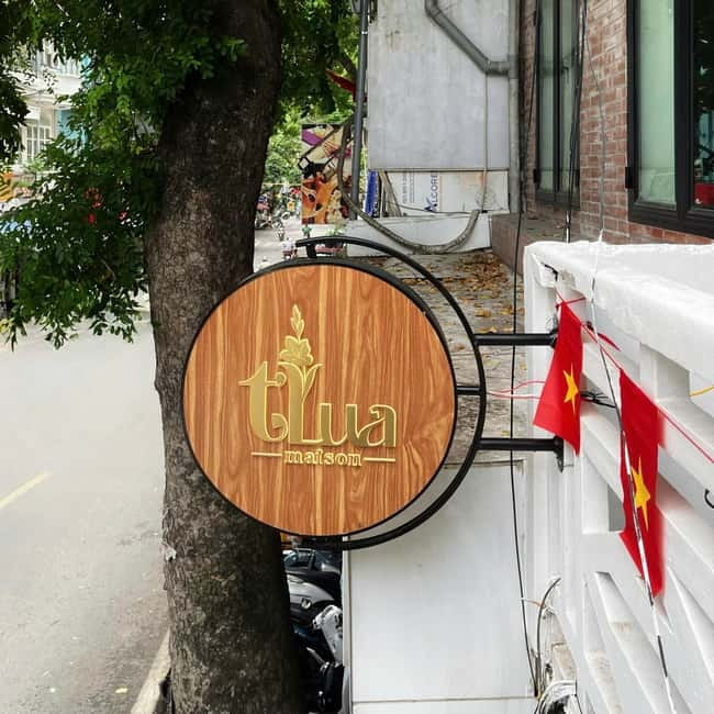 Hanoi: Rent a Traditional Ao Dai & Photo Walk in Old Quarter - Photo corners and the 30-minute shoot (phone or camera)