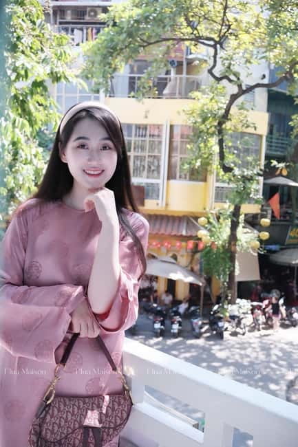 Hanoi: Rent a Traditional Ao Dai & Photo Walk in Old Quarter - Souvenirs with a Vietnamese touch