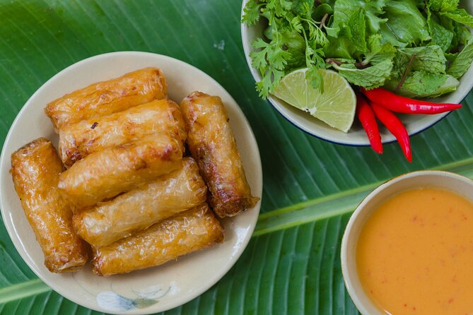 Hanoi Street Eats Evening Small Group Tour - Stop 1 in the Old Quarter: alleys, people, and quick bites