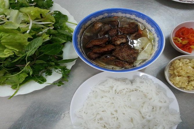 Hanoi Street Food Experience by Walking - Timing and meeting point: the 6pm advantage