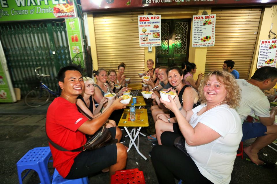 Hanoi: Street Food Experience with 5 Food Stops - Old Quarter walking: tasting banh mi and banh cuon without guessing