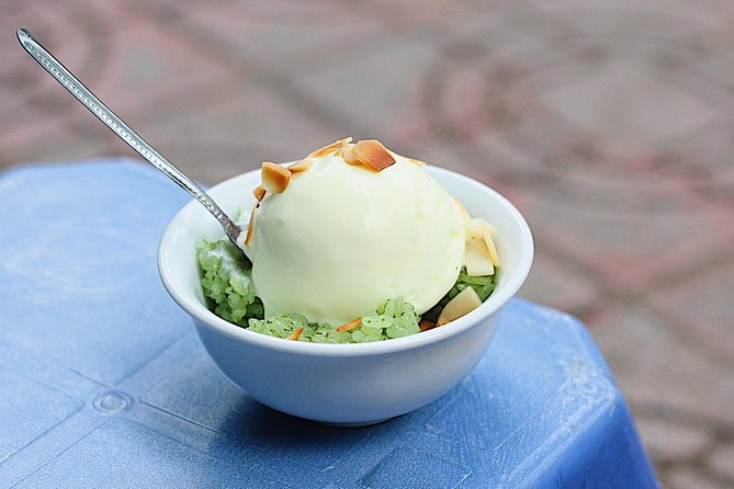Hanoi Street Food: Small Group Walking Tour with Real Foodie - Meeting Point and How the Walk Feels in Real Life