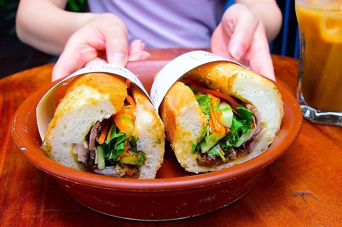 Hanoi street food tour (Private tour) - Dong Xuan Market to Ta Hien Beer Street: from wholesale energy to night street life