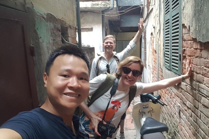 Hanoi Street Food Tour with local delicacies - Old Quarter by Foot: How the 3-Hour Street-Eats Format Works