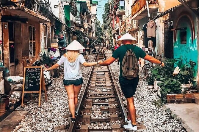 Hanoi street food walking and train street visit - Train Street up close: the moment you’ll remember