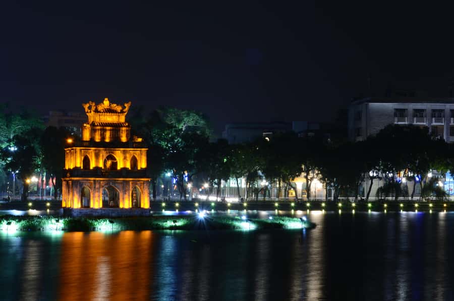 Hanoi: Street Food Walking Tour & Water Puppet Show - Three hours of street tastings with a guide at your elbow