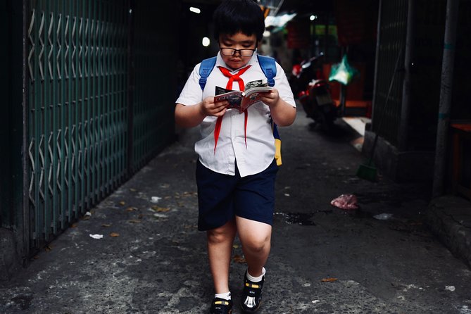 Hanoi Street Photography with a Pro – Phone & Camera - The market walk: practice on real Hanoi scenes