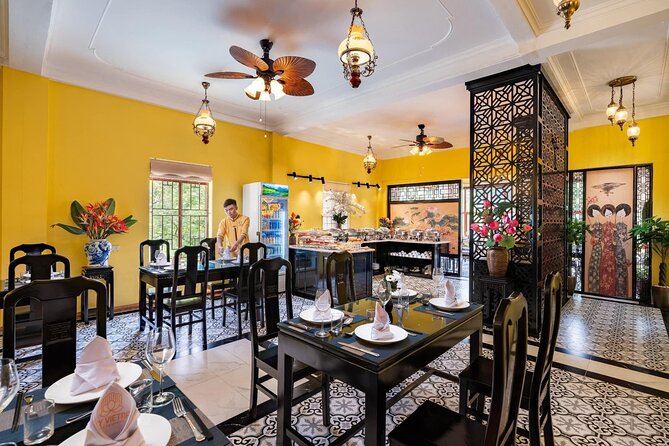 Hanoi to Ninh Binh 1 day: Trang An - Tam Coc - Mua Cave - Hoa Lu - Lunch: included, but not every meal spot is perfect