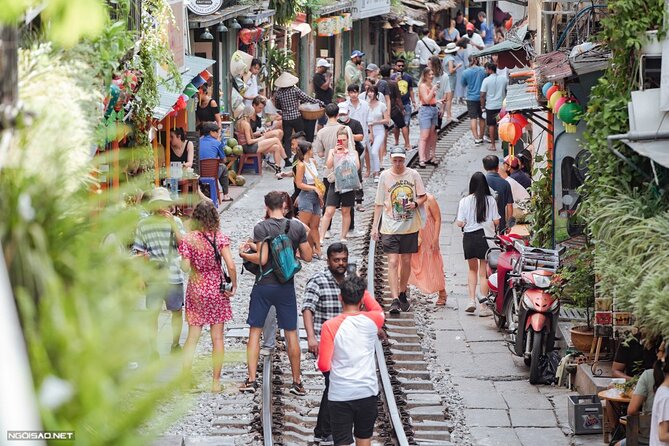 Hanoi Vespa After Dark Street food + Train Street+ Live Music - Between street food and Train Street: Mausoleum route for photos