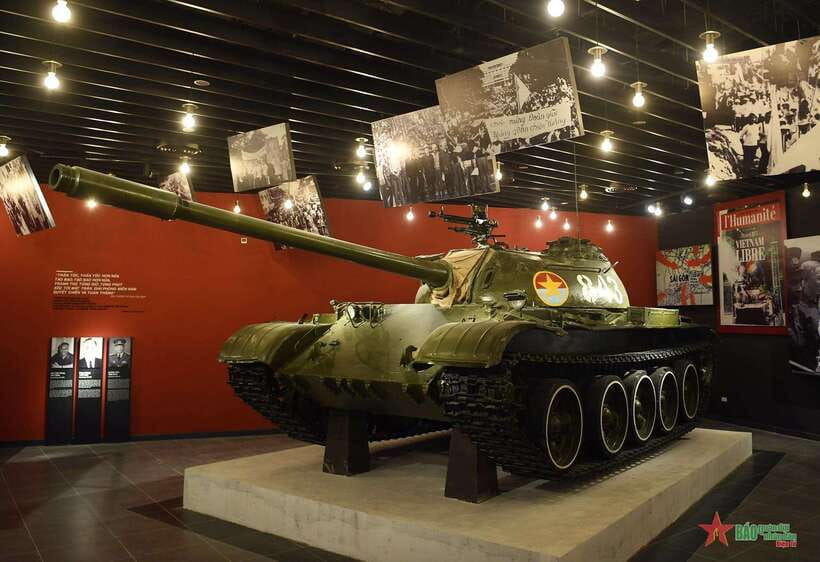 Hanoi: Vietnam Military History Museum & Landmarks Tour - Vietnam Military History Museum: Huge Rooms, Real Artifacts, 3D Effects