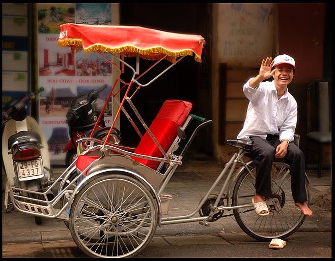 Hanoi Walking Street Food Tour & Cyclo Ride - First Bites: Spring Rolls, Pillow Cakes, and Bun Cha