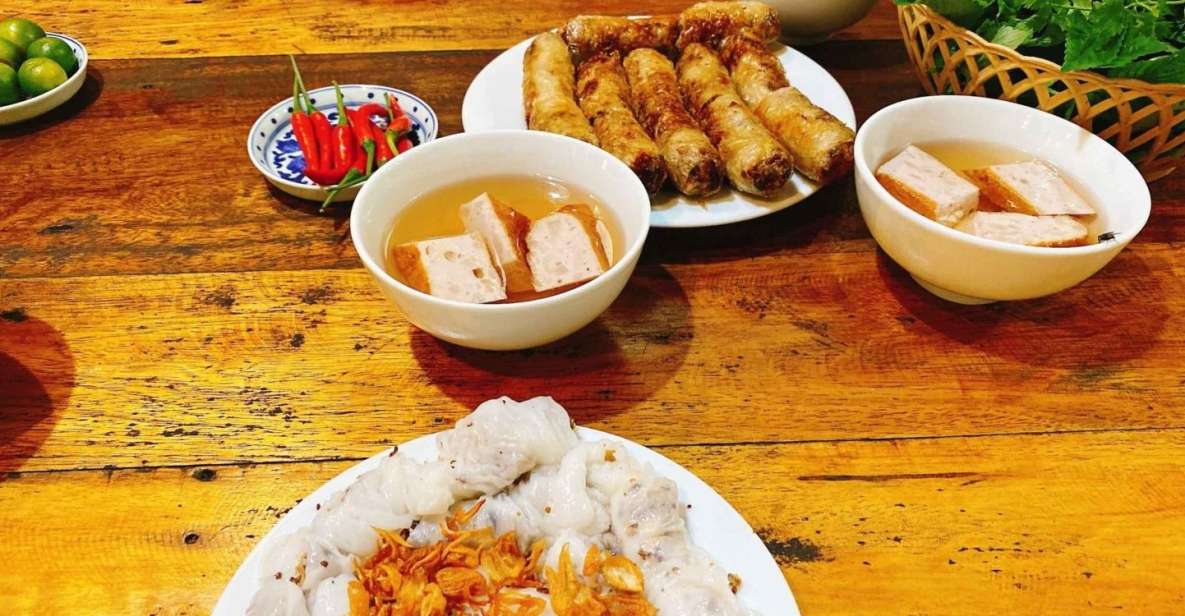 Hanoi: Walking Street Food Tour & Train Street w/Local Guide - Key moments that make this Hanoi food tour click
