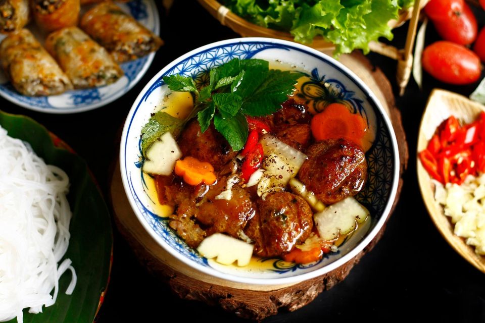 Hanoi: Walking Street Food Tour & Train Street w/Local Guide - Practical tips so you enjoy every stop