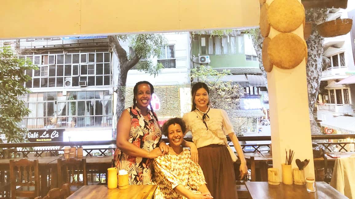 Hanoi Walking Street Food Tour with English speaking guide - Meet-up, pace, and group size in 3 hours