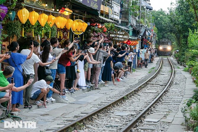 Hanoi Walking Street Food Tour with Train Street - Key reasons to book this Old Quarter-to-Train-Street food walk