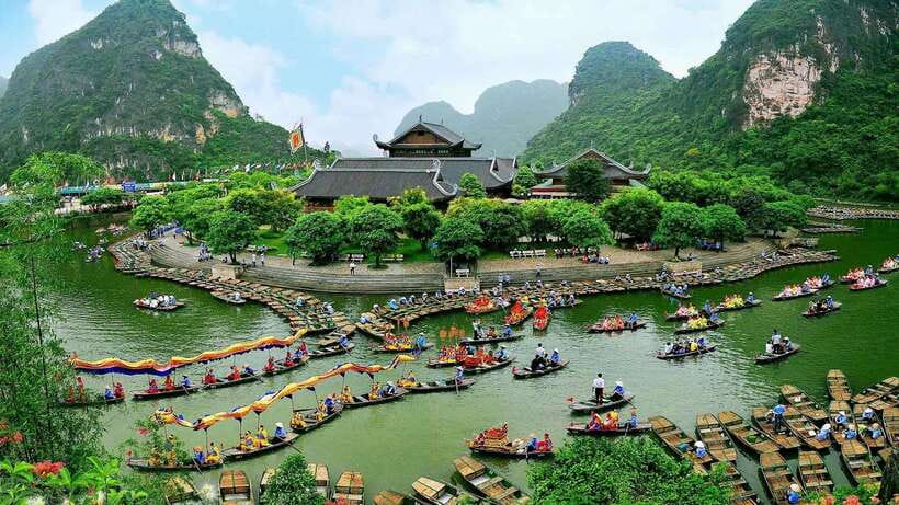 Hanoi:Ninh Binh-Trang An-Mua Cave-Hoa Lu&Cycling BEST SELLER - Lunch at a 5-star restaurant: 30 dishes, one bottle of water