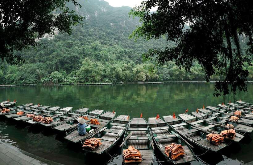 Hanoi:Ninh Binh-Trang An-Mua Cave-Hoa Lu&Cycling BEST SELLER - Mua Cave option: almost 500 steps to Lying Dragon Mountain