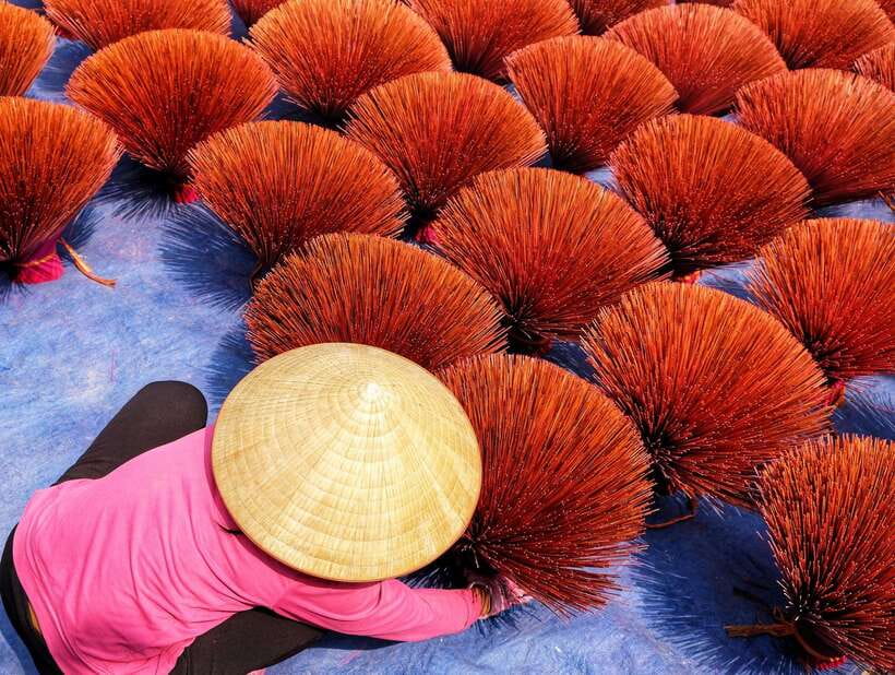 Hanoi's artisan trail:Incense Village,Hat,Lacquer & Train St - Quang Phu Cau Incense Village: Dyeing, Bundling, and Factory Power