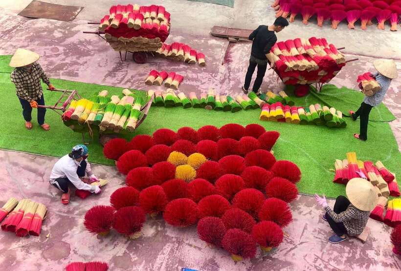 Hanoi's artisan trail:Incense Village,Hat,Lacquer & Train St - Full Day vs Afternoon Tour: Pick Based on What You Want to Leave With