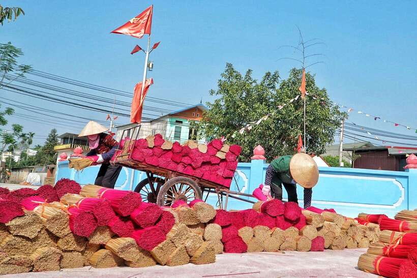 Hanoi's artisan trail:Incense Village,Hat,Lacquer & Train St - Practical Tips Before You Go